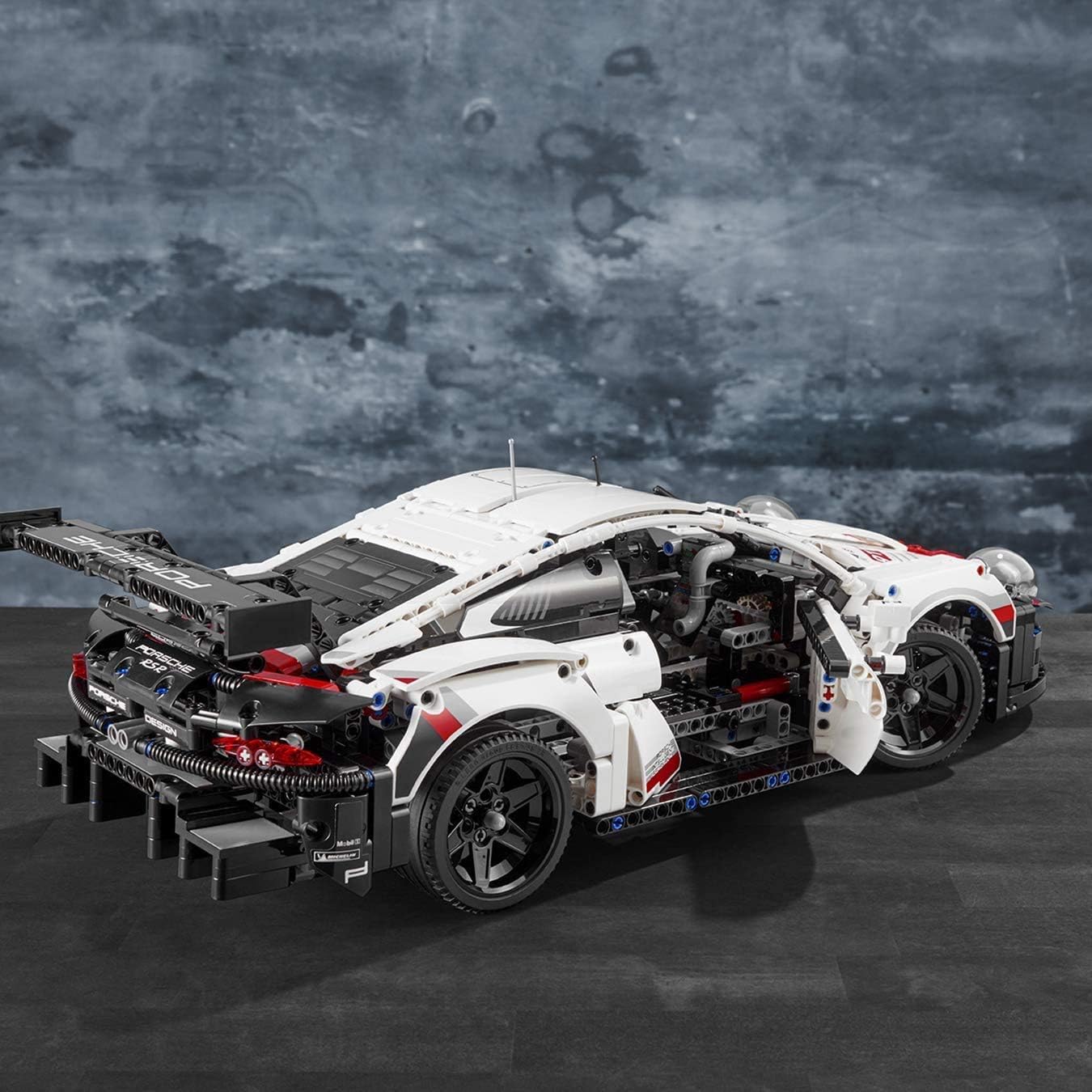 Porsche 911 RSR Racing Car Model Building Set - C5